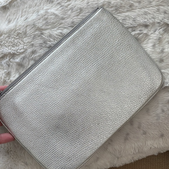 Nwt and Dustbag Balenciaga pebbled leather silver pouch, can be used as a clutch - Picture 3 of 8